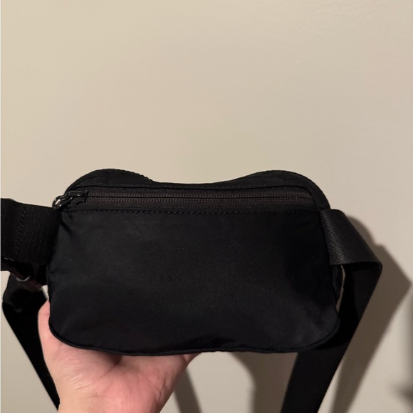 Lululemon everywhere belt bag - Picture 2 of 5